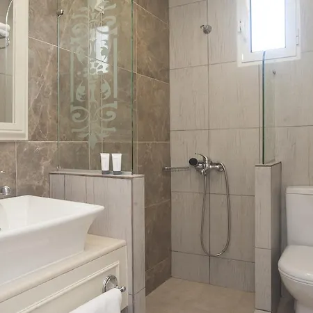 Tina's House Aparthotel 4*