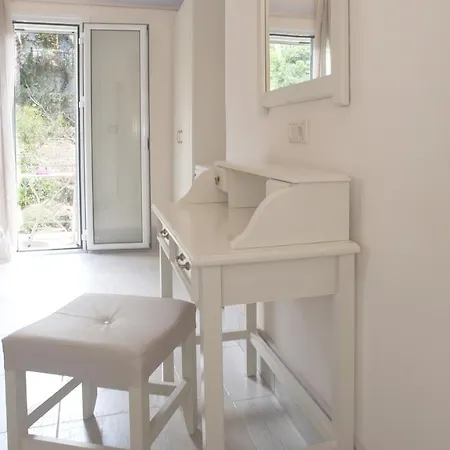 Tina's House Aparthotel 4*