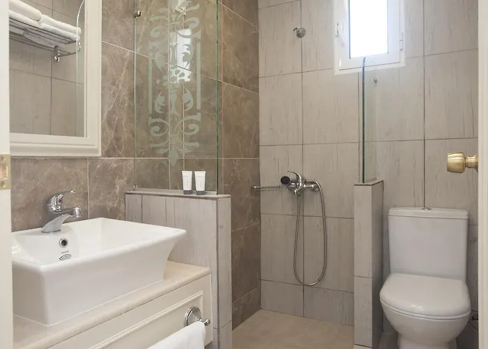 Tina's House Aparthotel 4*